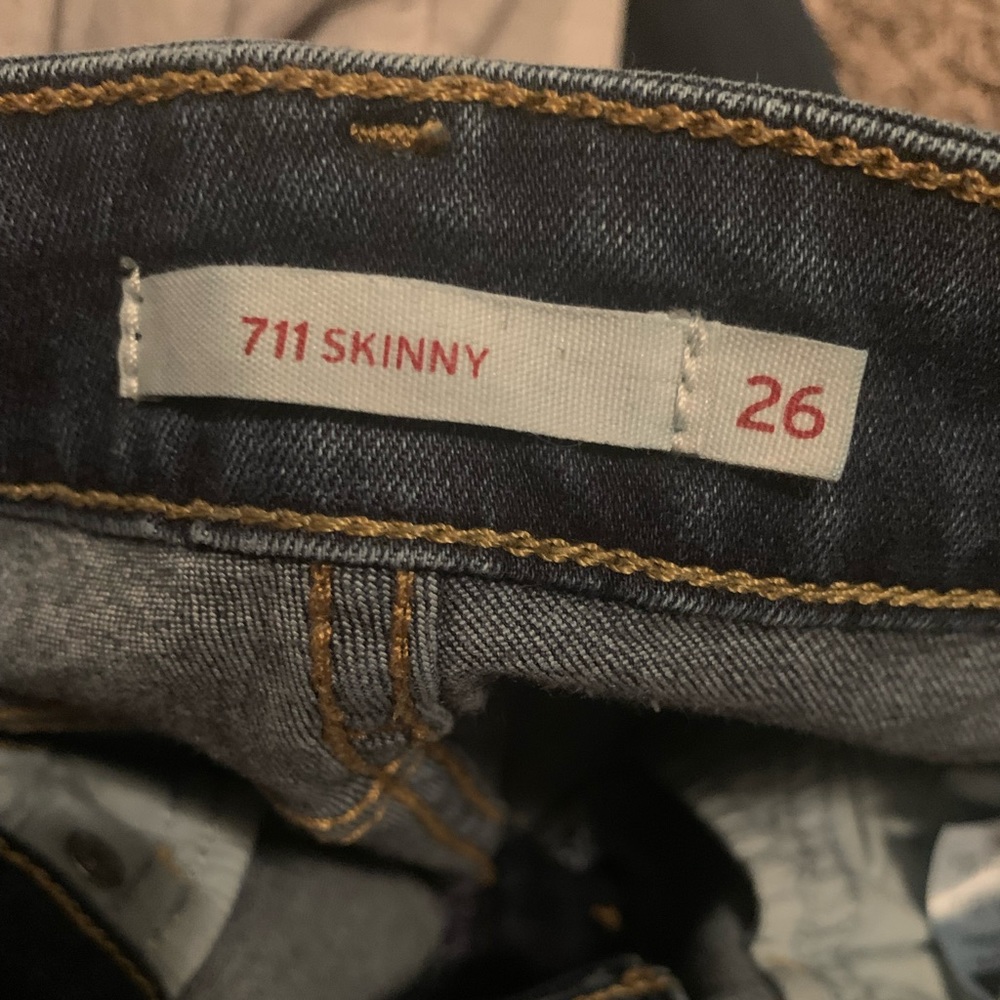 dark blue skinny levi jeans
